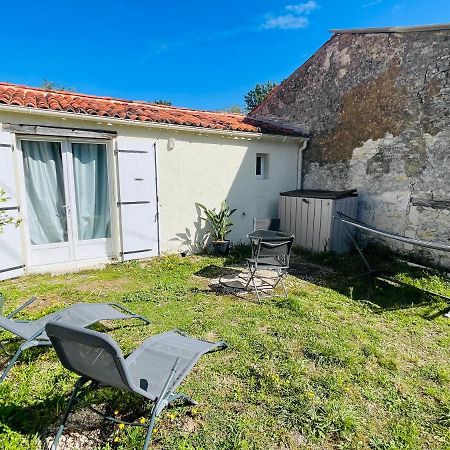 Villa Petite Maison Du Loubat Avec Jardin à Asnières-la-Giraud Extérieur photo